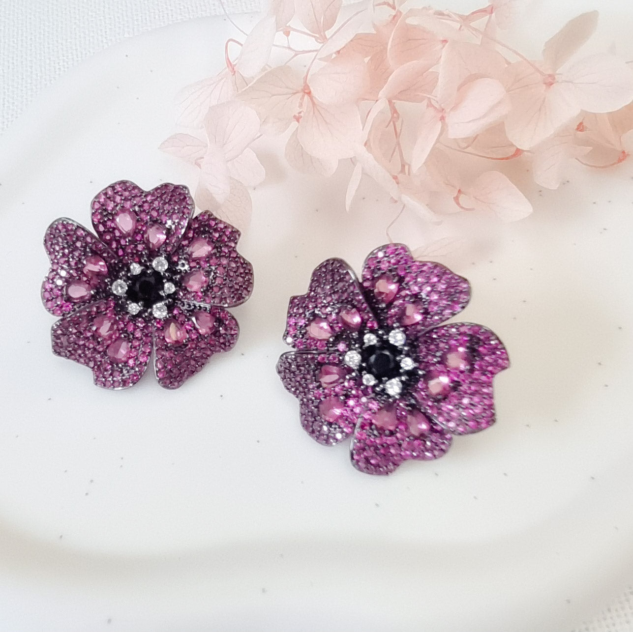 Pink Zirconia Flower Studs | Statement Oorringen