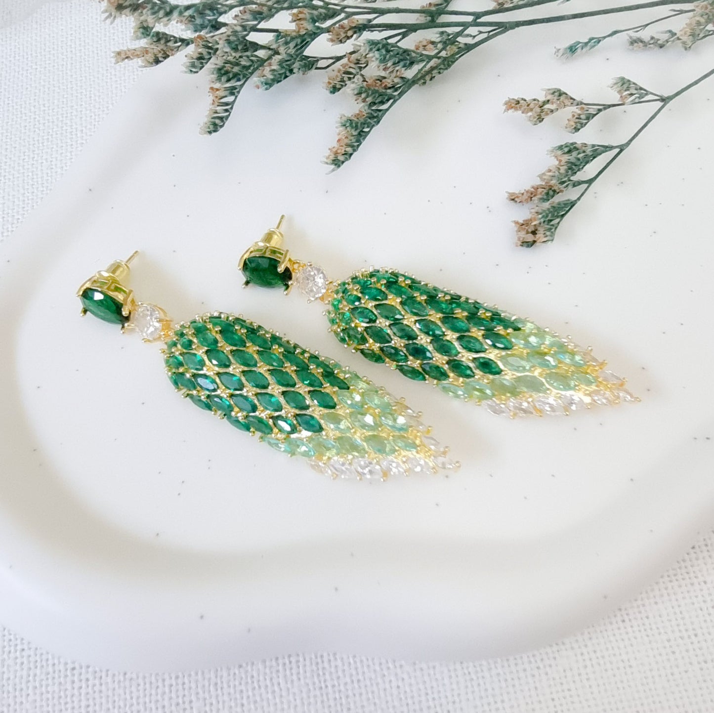 Green Zirconia Leaf Studs | Statement Oorringen