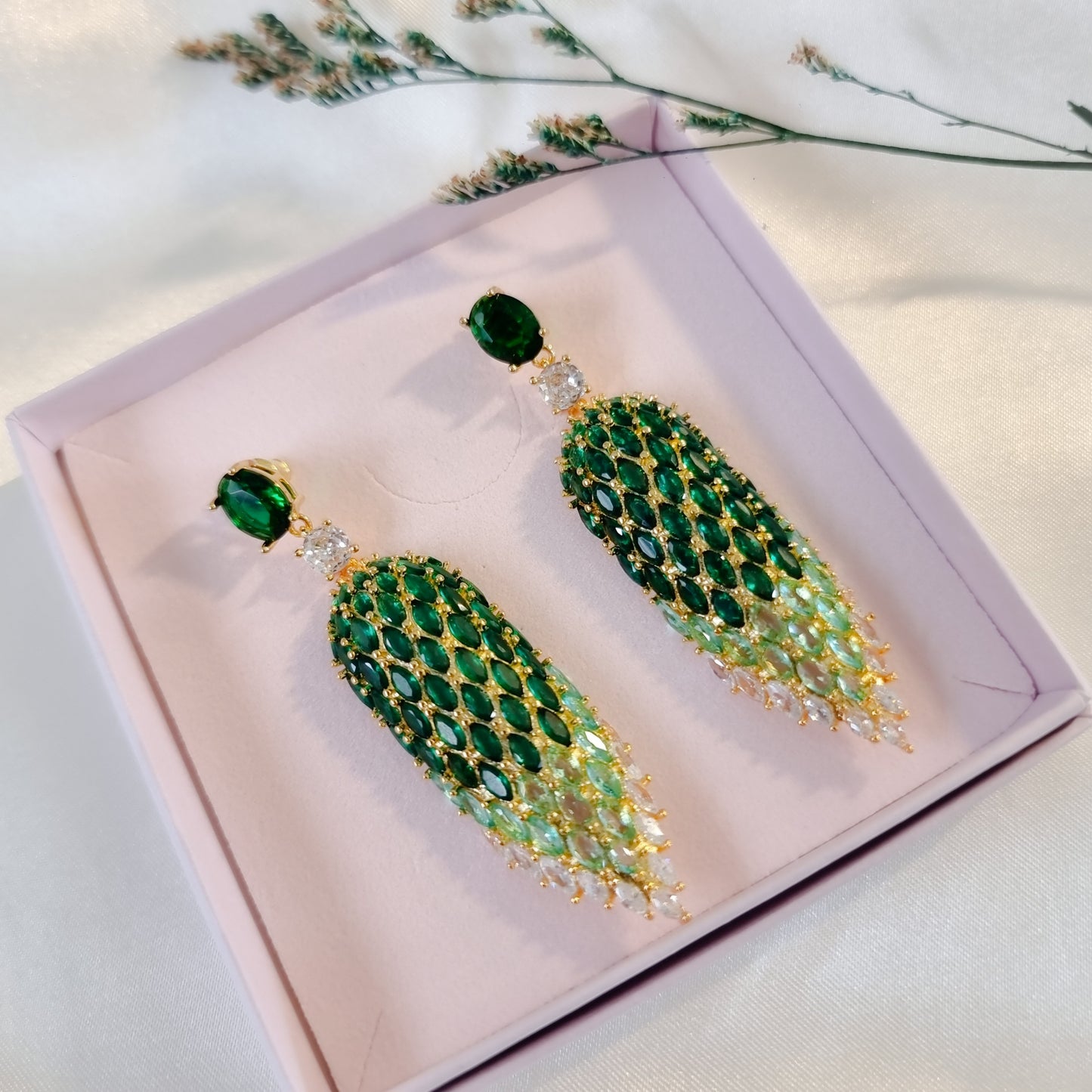 Green Zirconia Leaf Studs | Statement Oorringen