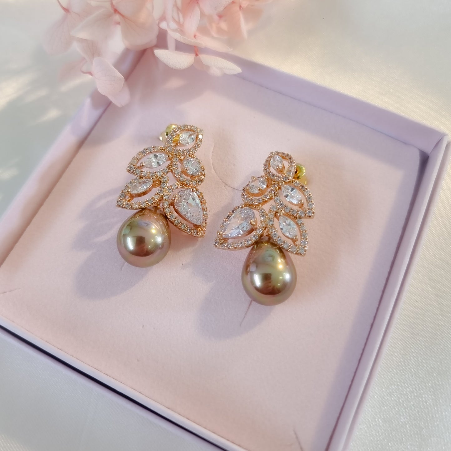 Zirconia Studs - Tan Perl | Statement Oorringen