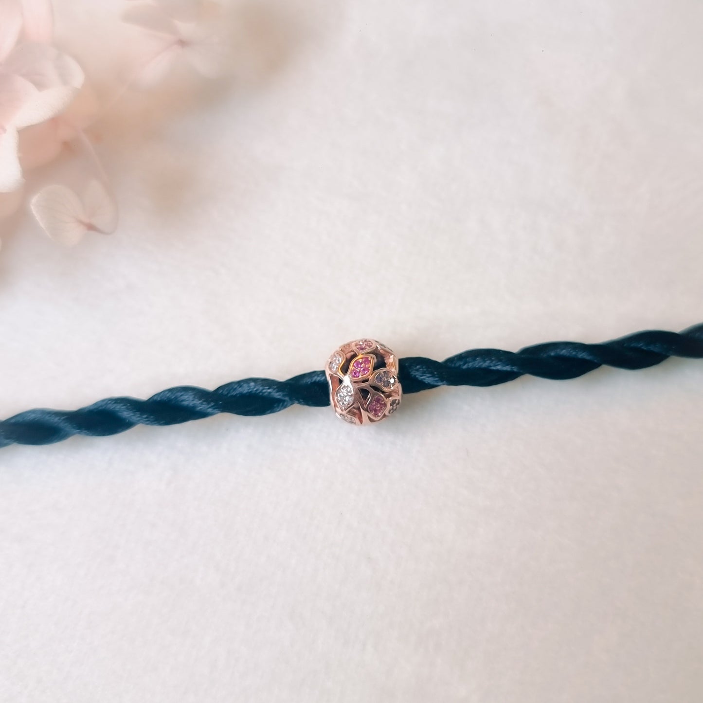 Twisted Satijn Armband | Zirconia Flowers